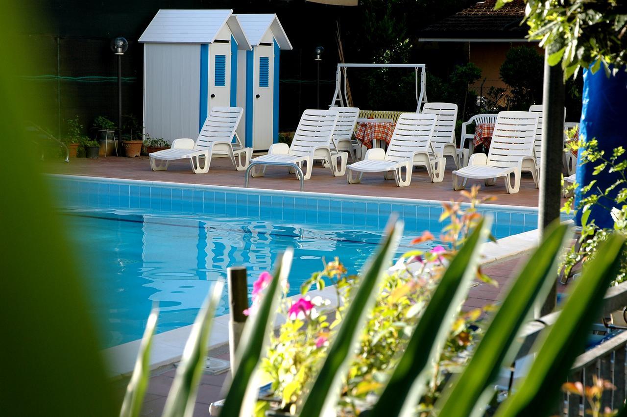 Roma Suite Apartments Червия Экстерьер фото